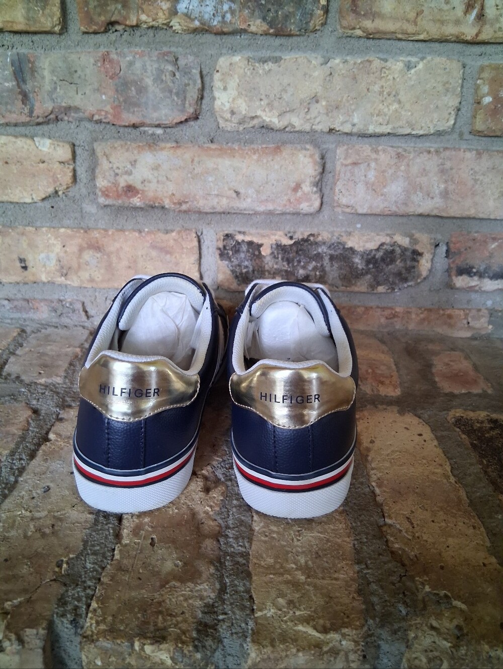 TOMMY HILFIGER FENTII DESIGNER LEATHER SNEAKERS SIZE 8.5 - Picture 4 of 8